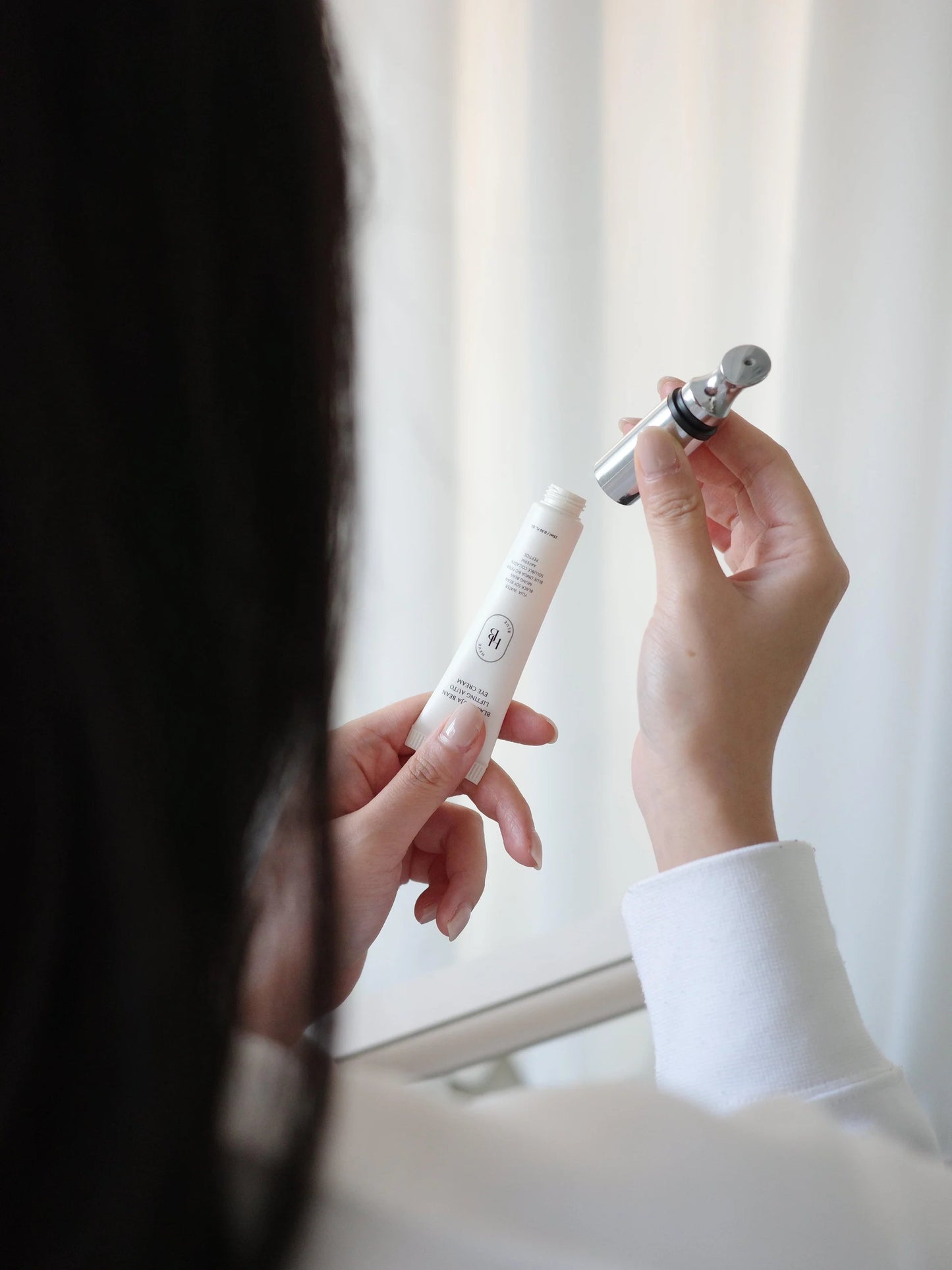 Black Yuja Bean Lifting Auto Eye Cream - Συσφικτική Κρέμα Ματιών με Συσκευή Μικροδονήσεων